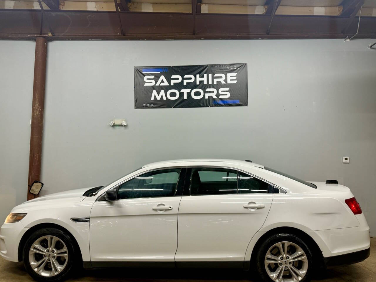 2017 Ford Taurus for sale at Sapphire Motors in Gurnee, IL