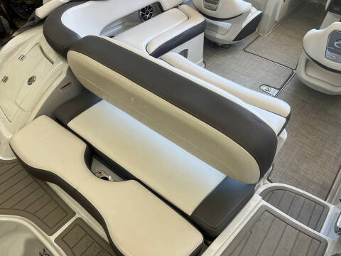 2022 Crownline E215 XS