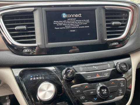 2021 Chrysler Voyager LX