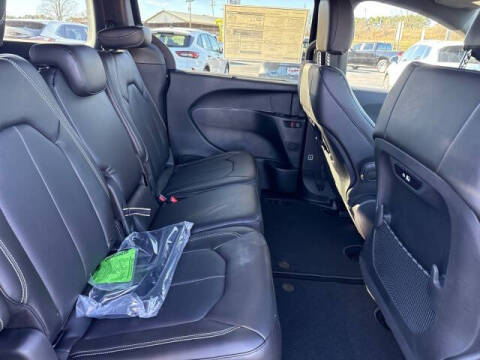 2026 Chrysler Pacifica Select