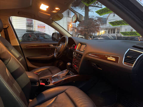 2011 Audi Q5 2.0T quattro Premium Plus
