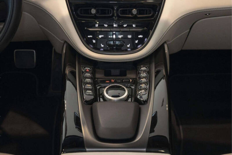 2024 Aston Martin DBX