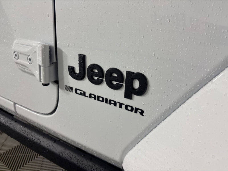 2025 Jeep Gladiator NightHawk