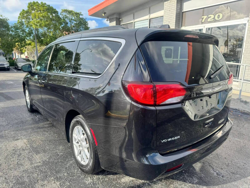 2020 Chrysler Voyager LXi