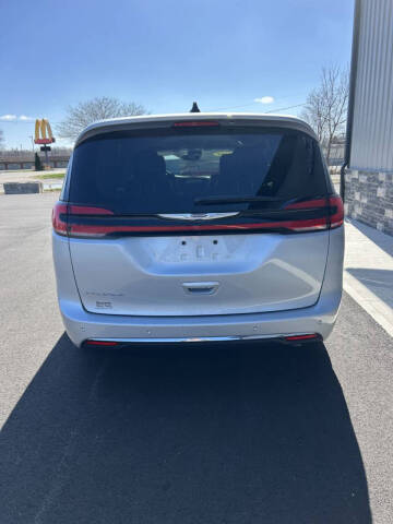 2024 Chrysler Pacifica Touring L