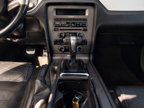 2011 Ford Mustang V6