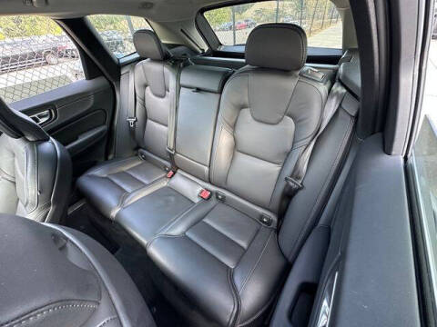 2023 Volvo XC60 B5 Ultimate Bright Theme