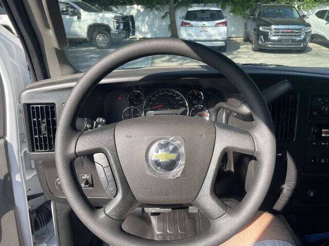 2025 Chevrolet Express 2500