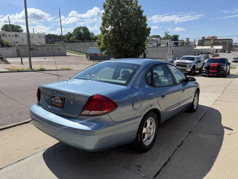 2005 Ford Taurus SE