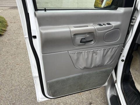 2000 Ford E-Series E-150