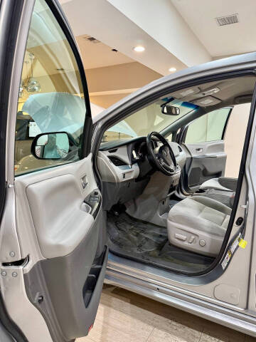2017 Toyota Sienna LE 8-Passenger