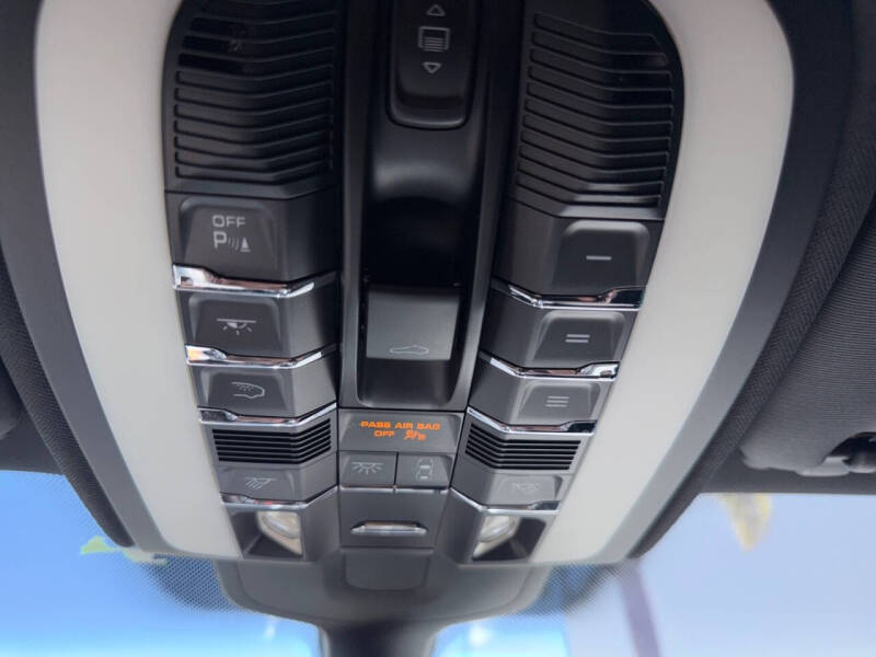 2017 Porsche Cayenne Platinum Edition