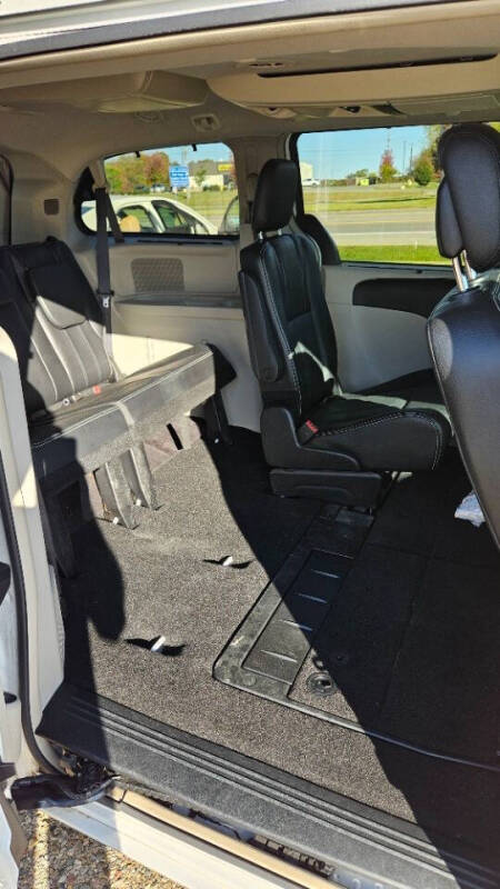 2016 Chrysler Town and Country Touring-L