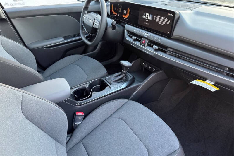 2025 Kia K4 LX