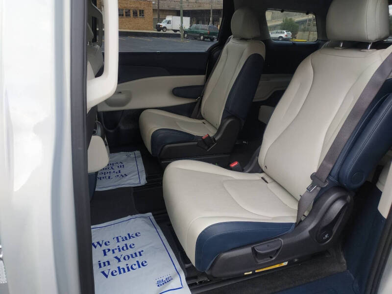 2025 Kia Carnival Hybrid EX