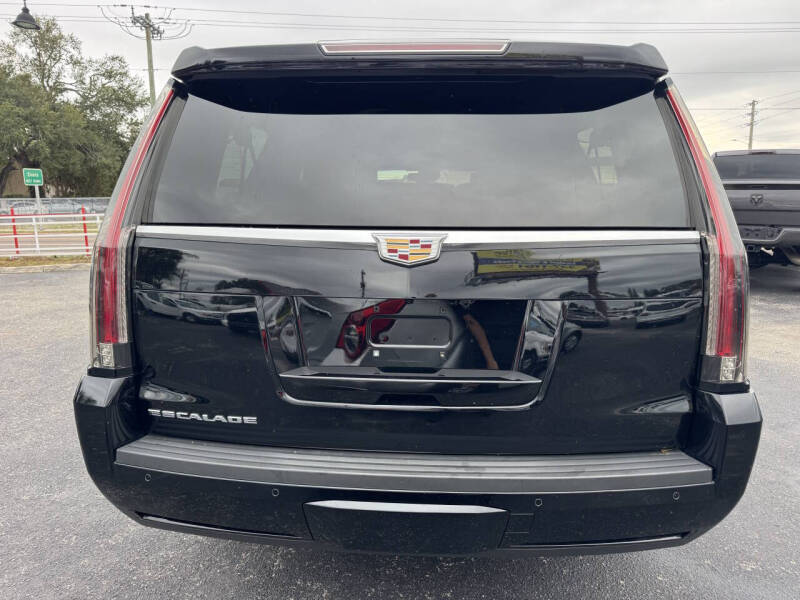 2016 Cadillac Escalade ESV Luxury Collection