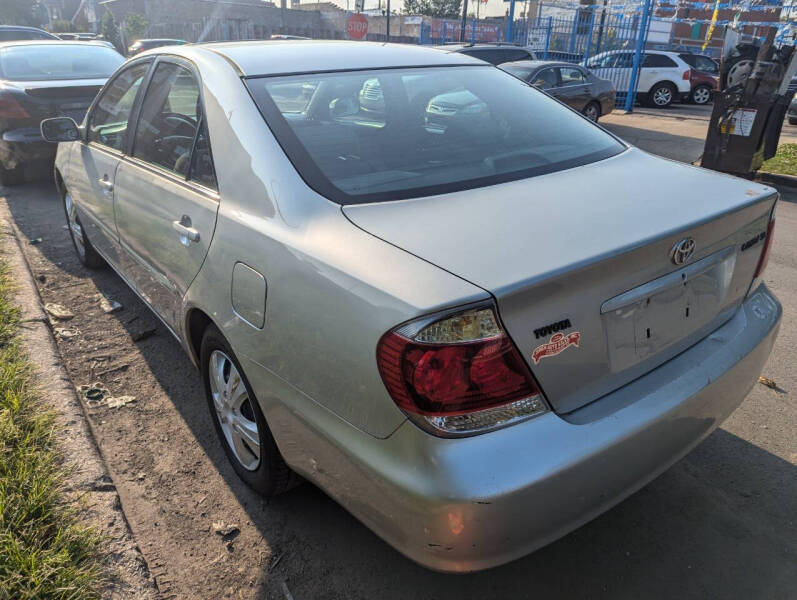 2005 Toyota Camry SE photo 5