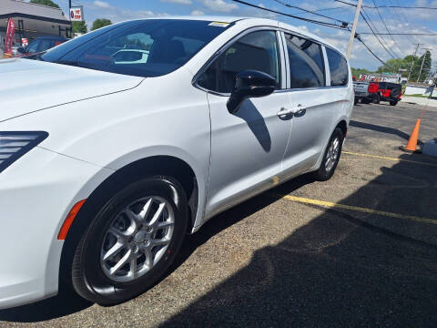2027 Chrysler Pacifica Select