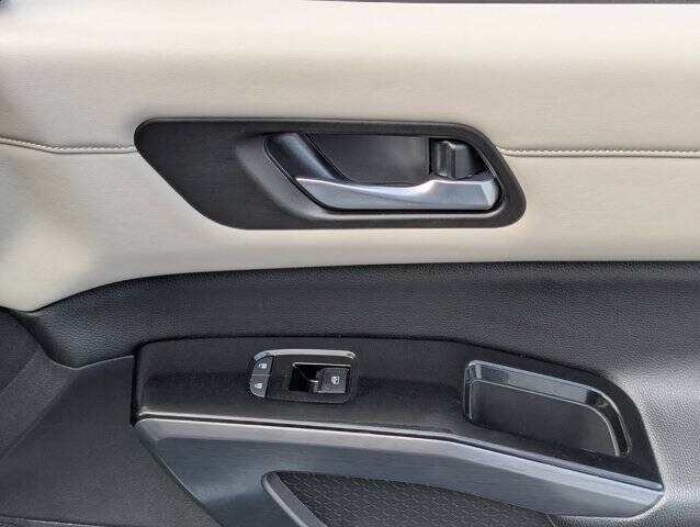 2022 Nissan Pathfinder SL