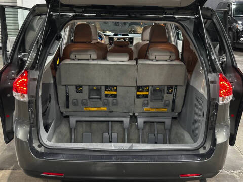 2013 Toyota Sienna XLE 8-Passenger