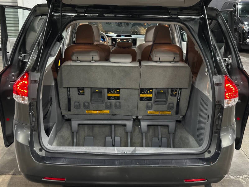 2013 Toyota Sienna XLE 8-Passenger