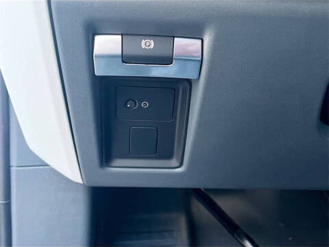 2023 Land Rover Defender 130 SE