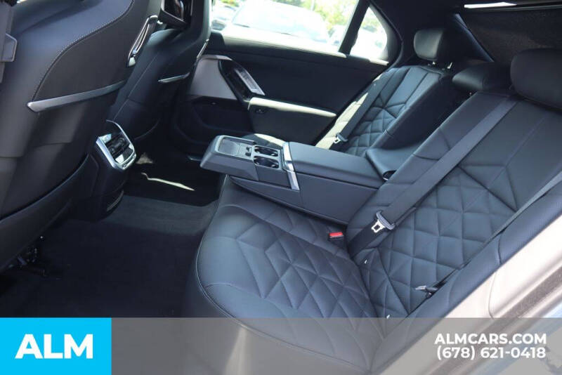 2025 BMW 7 Series 740i