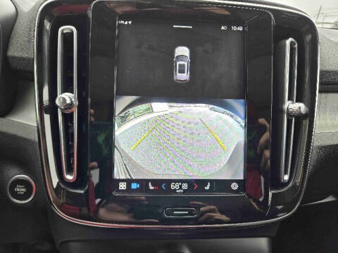 2023 Volvo XC40 B5 Plus Bright Theme