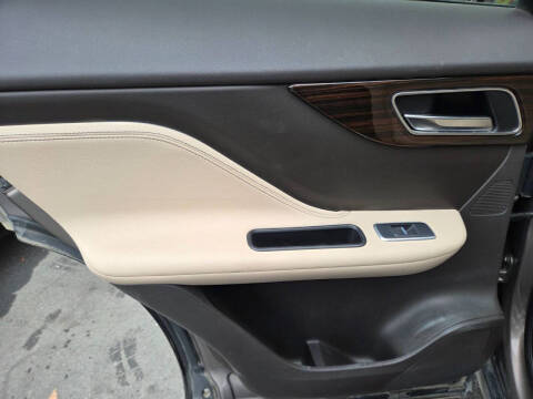 2017 Jaguar F-PACE 35t Prestige