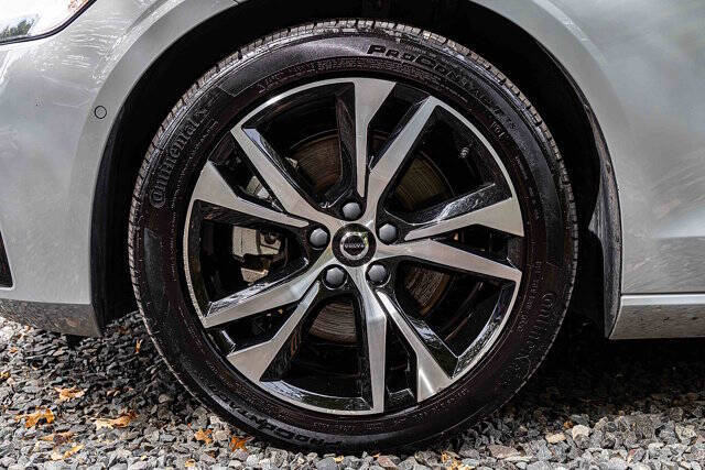 2024 Volvo S60 B5 Plus Dark Theme