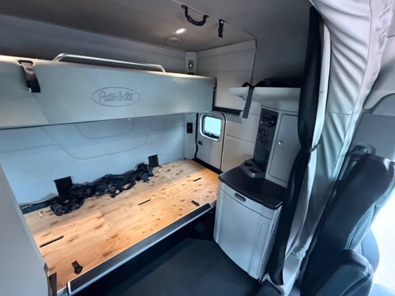 2022 Peterbilt 567