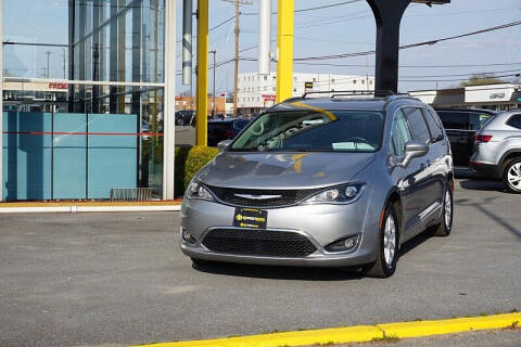 2020 Chrysler Pacifica for sale at CarSmart in Temple Hills MD