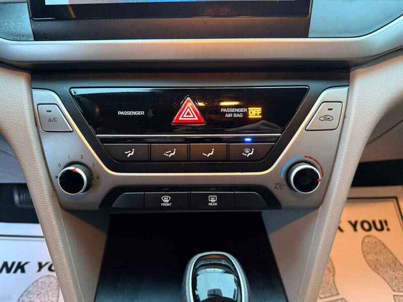 2017 Hyundai Elantra SE