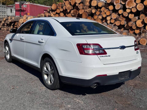 2017 Ford Taurus SEL