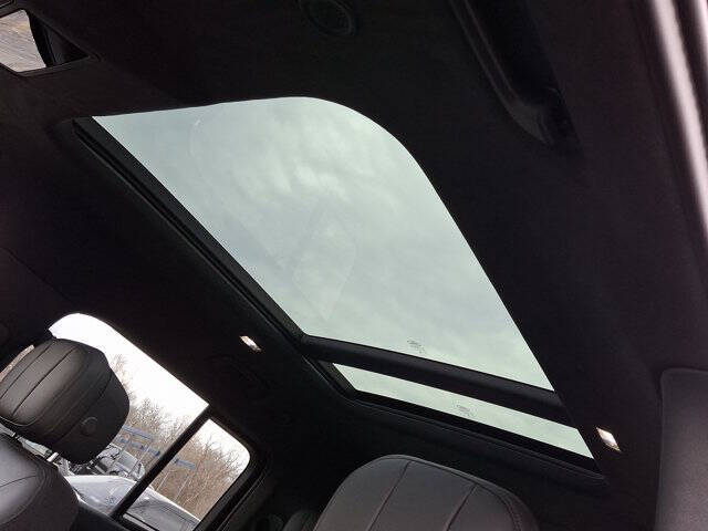 2025 Land Rover Defender 130 V8 P500