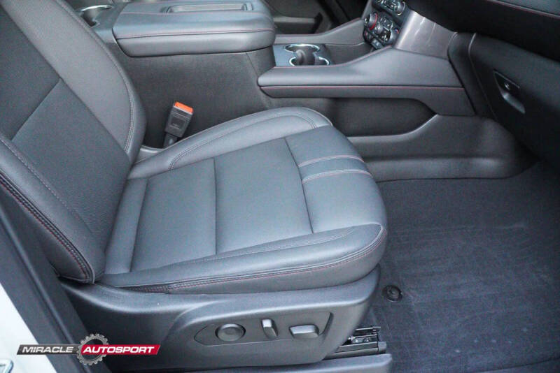 2023 Chevrolet Suburban RST