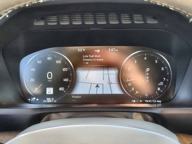 2022 Volvo XC90 T6 Momentum 6-Passenger