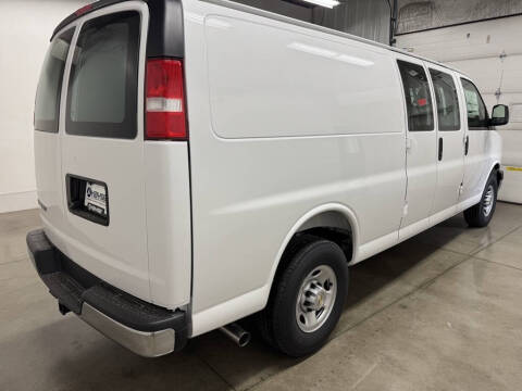 2025 Chevrolet Express 2500