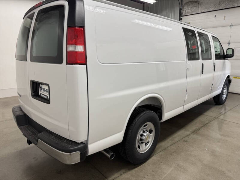 2025 Chevrolet Express 2500