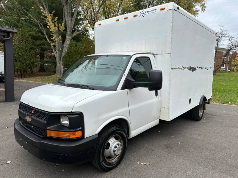 2016 Chevrolet Express Cutaway Base's photo
