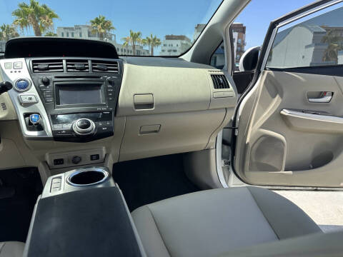 2013 Toyota Prius v Five