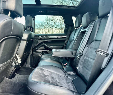 2017 Porsche Cayenne Platinum Edition