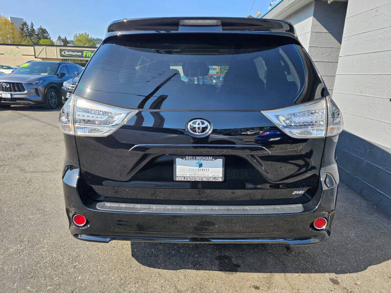 2017 Toyota Sienna SE 8-Passenger