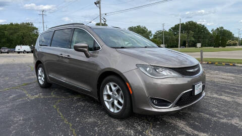 2017 Chrysler Pacifica Touring-L