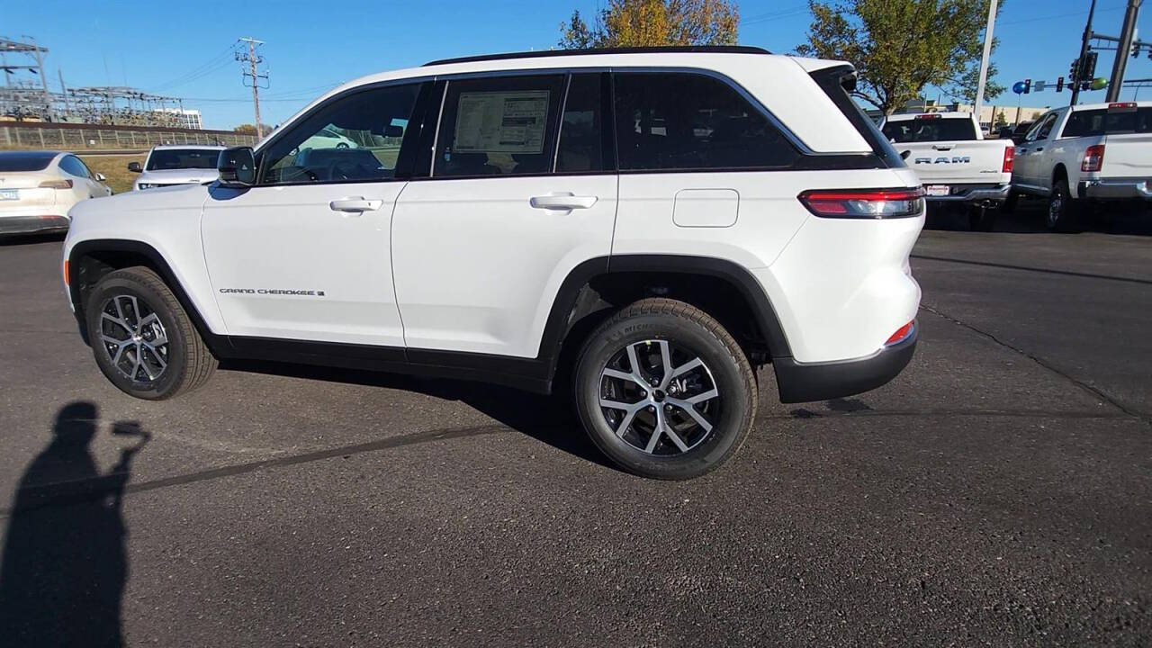 2025 Jeep Grand Cherokee for sale at Victoria Auto Sales in Victoria, MN