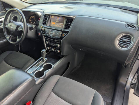 2020 Nissan Pathfinder SV