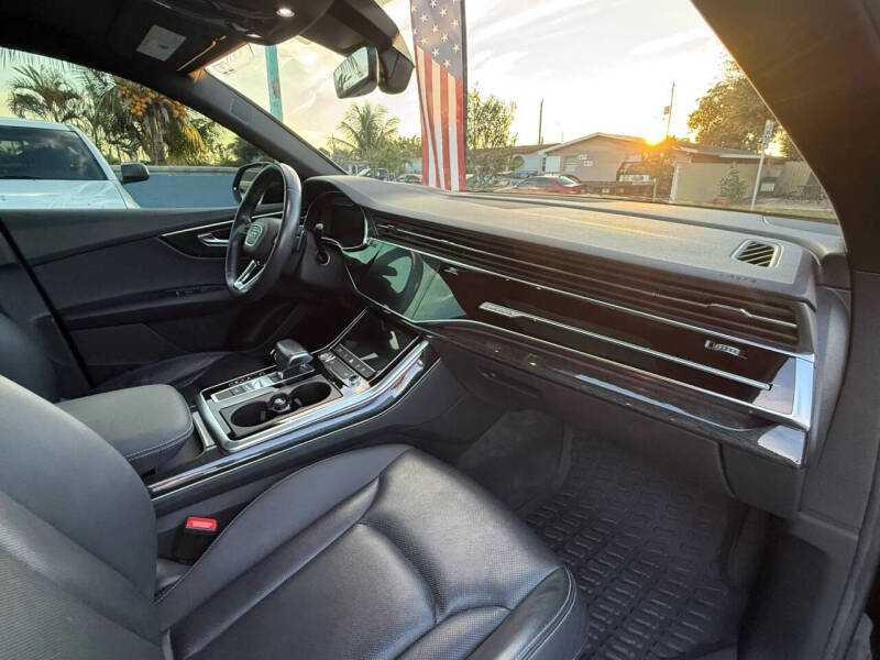 2019 Audi Q8 quattro Premium Plus 55 TFSI