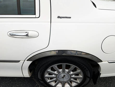 2006 Lincoln Town Car Signature