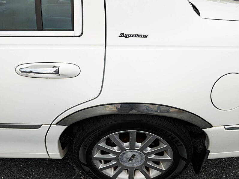 2006 Lincoln Town Car Signature