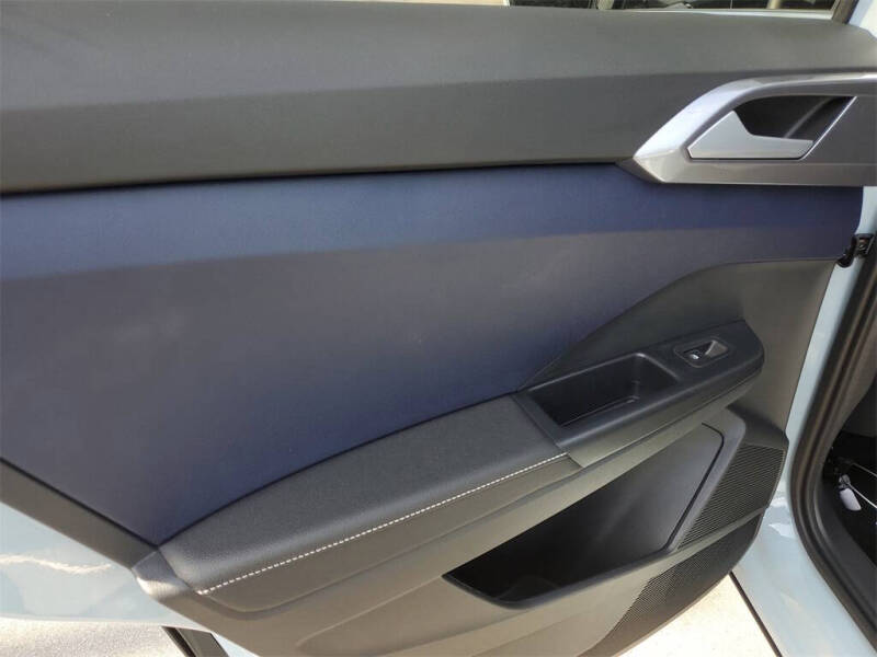 2025 Volkswagen Taos SEL 4Motion